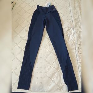 Bluefish Small blue leggings with pockets, polka dot mesh accents - new with tag